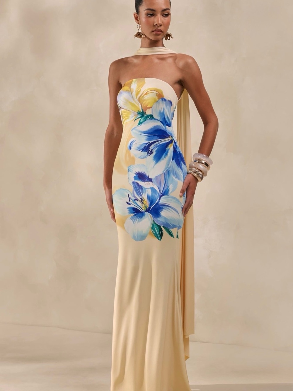 BROOKE | LEMON AND BLUE FLORAL PRINT
BANDEAU MAXI DRESS WITH SCARF Club L London